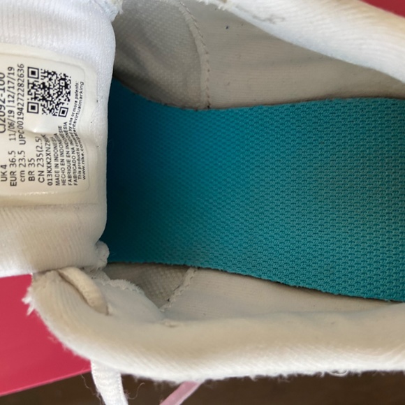 Nike Girls Revolution 5 Fable GS Running Shoes White Blue CJ2092-100 4Y, Pre own - Picture 5 of 6